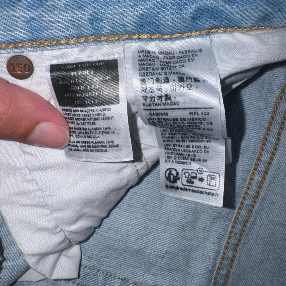 Levis questions leave